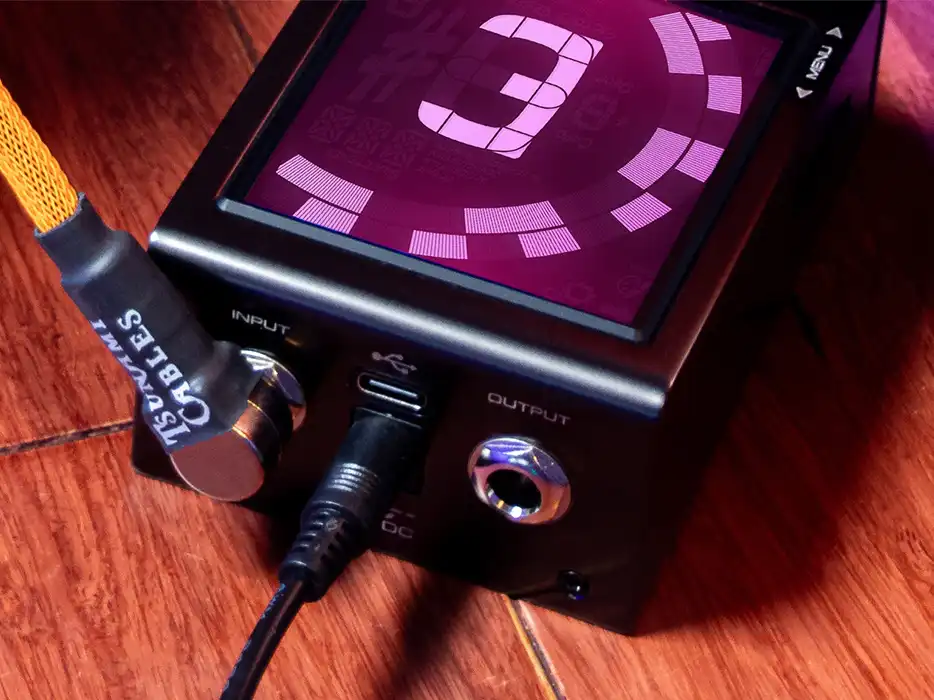 peterson strobo vue 本体上面の入出力端子